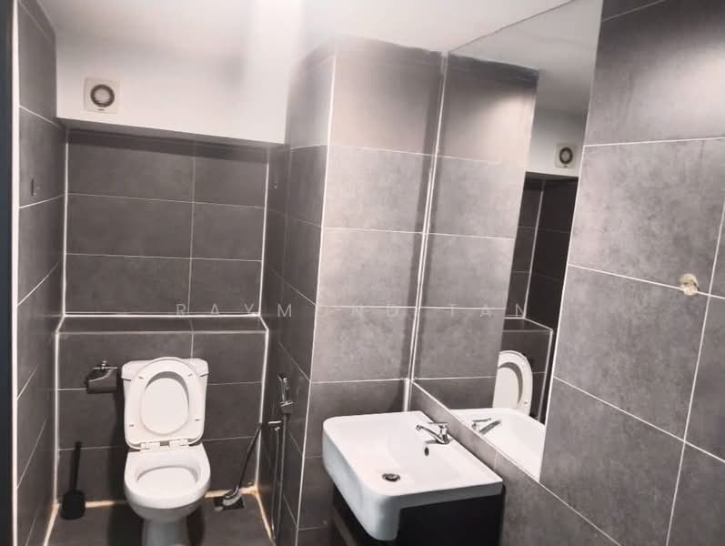 Kondominium untuk Dijual di Empire Damansara (Empire SOHO 2) - Raymond Tan - Bathroom - PropertyGuru.com.my