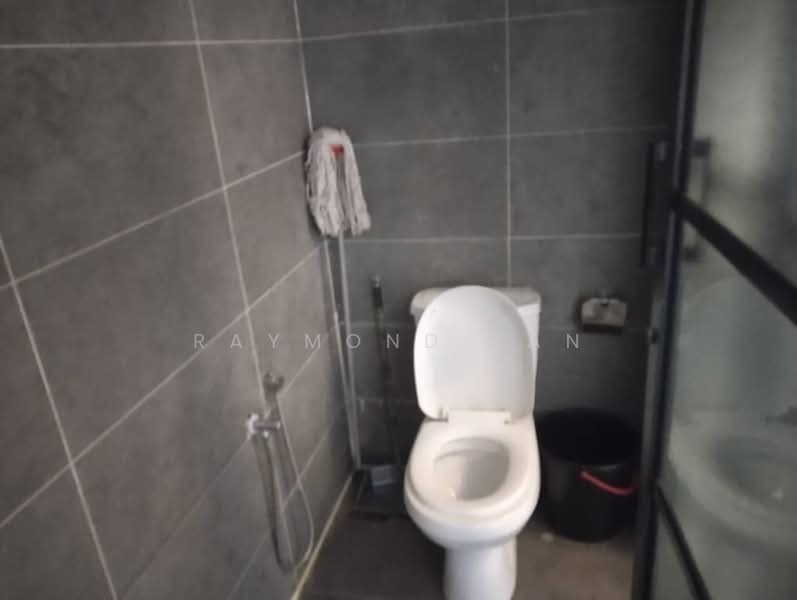 Kondominium untuk Dijual di Empire Damansara (Empire SOHO 2) - Raymond Tan - Bathroom - PropertyGuru.com.my