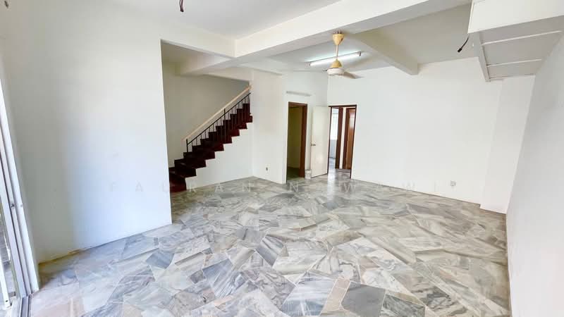 Rumah Teres 2.5 Tingkat untuk Dijual di Taman Equine (Seri Kembangan) - Fauran Nawawi - Living Room - PropertyGuru.com.my