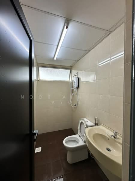 Condominium for Rent at Platinum Lake PV 20 - Noor Aini Bt Ayob - Bathroom - PropertyGuru.com.my