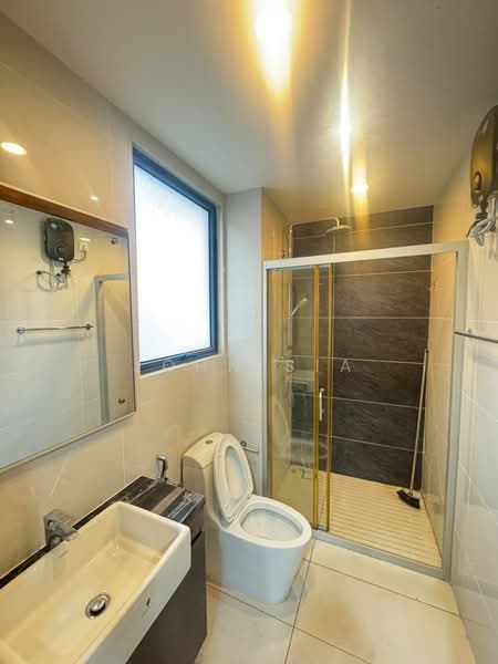 Kondominium untuk Disewa di Bay Laurel @ Country Garden Danga Bay - John Sia - Bathroom - PropertyGuru.com.my
