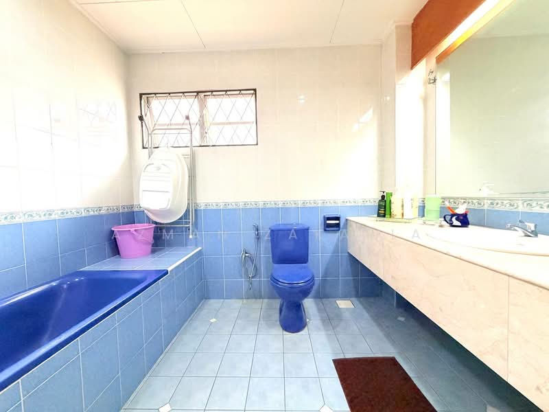 Semi-Detached House for Sale in Taman Bukit Mewah (Kajang) - AZMAN ZAKARIA - Bathroom - PropertyGuru.com.my