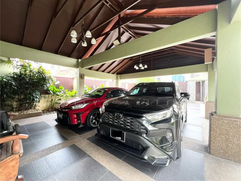 Bungalow House for Sale in Bukit Rahman Putra (Sungai Buloh) - BILYA ARIFF - Car Park - PropertyGuru.com.my