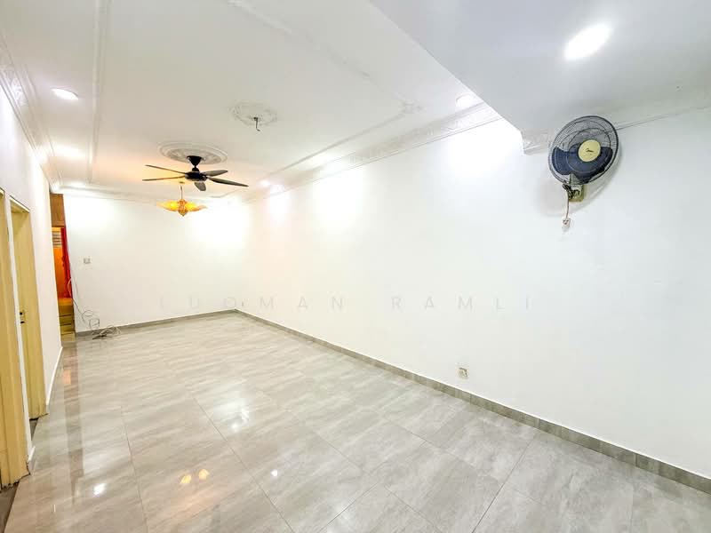 Rumah Teres 1 Tingkat untuk Dijual di Pekan Batu 9 (Cheras) - Luqman Ramli - Living Room - PropertyGuru.com.my