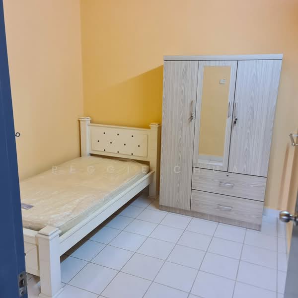 1.5-storey Terraced House for Sale in Taman Molek (Johor Bahru) - Peggie Chua - Bedroom - PropertyGuru.com.my