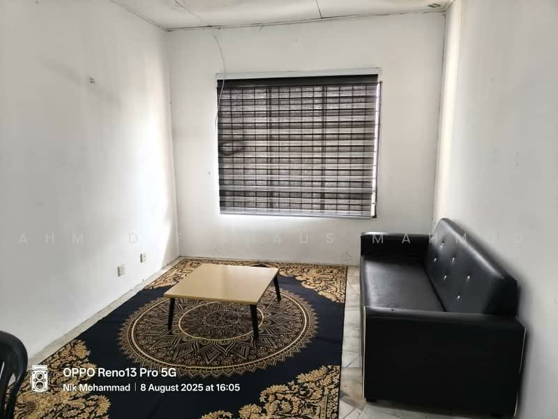 Pangsapuri untuk Dijual di Residensi Warnasari 1 - Ahmad Firdaus Mahmod - Living Room - PropertyGuru.com.my