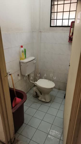 Pangsapuri untuk Dijual di Residensi Warnasari 1 - Ahmad Firdaus Mahmod - Bathroom - PropertyGuru.com.my