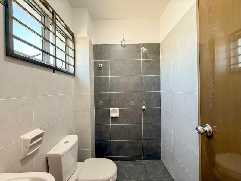 Rumah Teres 2 Tingkat untuk Dijual di Kota Warisan (Sepang) - Adibah Salim - Bathroom - PropertyGuru.com.my