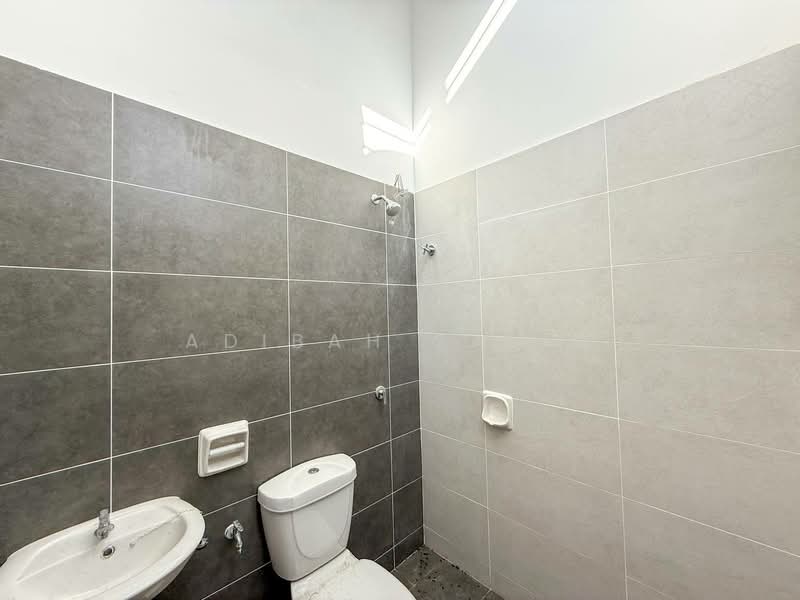 Rumah Teres 2 Tingkat untuk Dijual di Kota Warisan (Sepang) - Adibah Salim - Bathroom - PropertyGuru.com.my