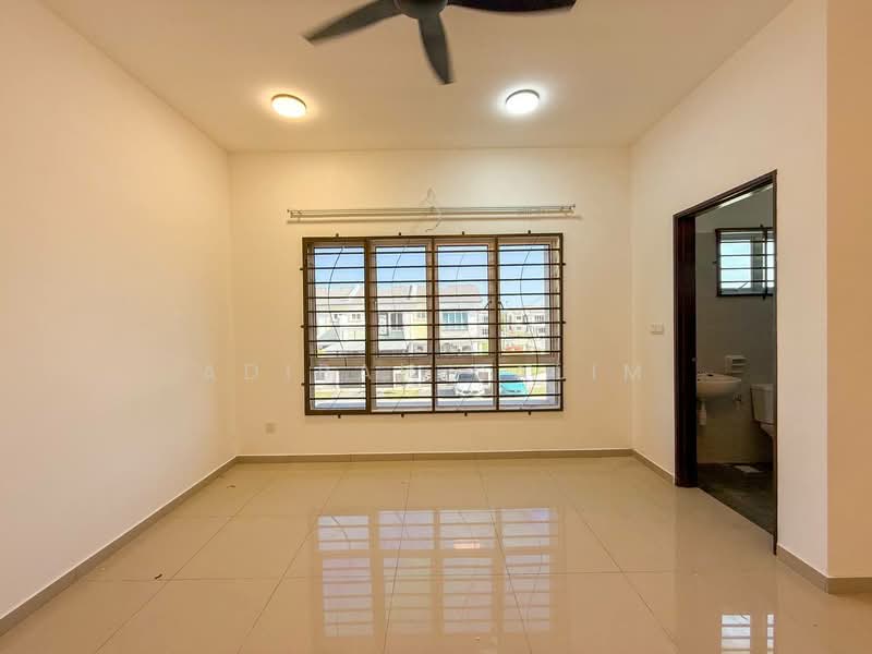 Rumah Teres 2 Tingkat untuk Dijual di Kota Warisan (Sepang) - Adibah Salim - Living Room - PropertyGuru.com.my