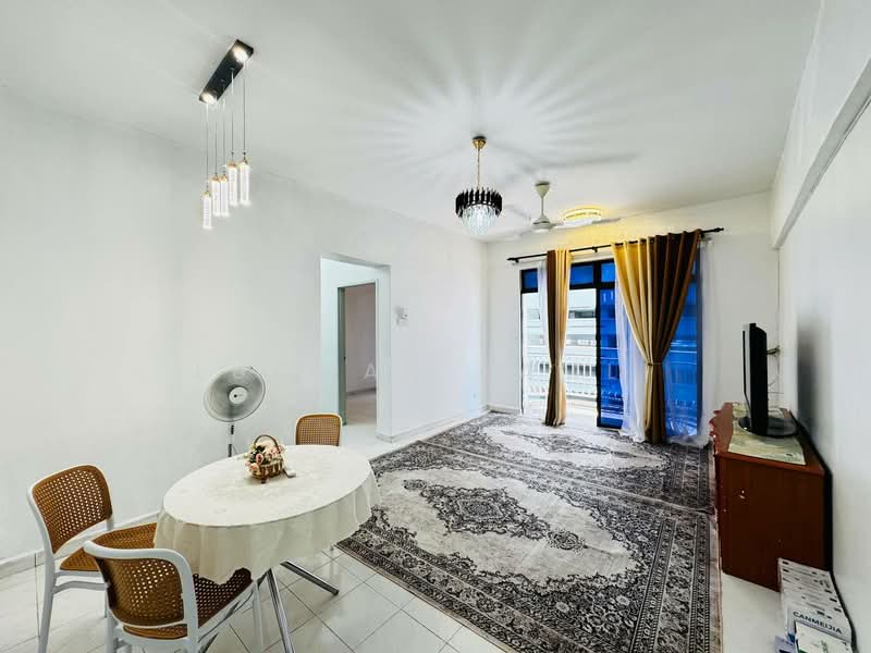 Pangsapuri untuk Dijual di Tasik Heights Apartment - Luqman Ramli - Living Room - PropertyGuru.com.my