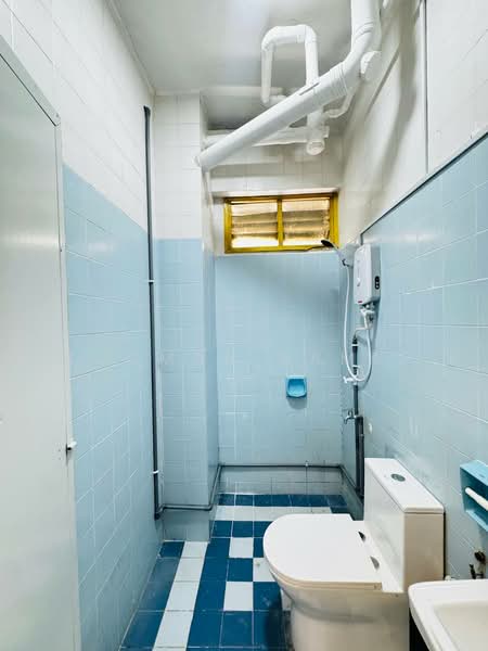Pangsapuri untuk Dijual di Tasik Heights Apartment - Luqman Ramli - Bathroom - PropertyGuru.com.my