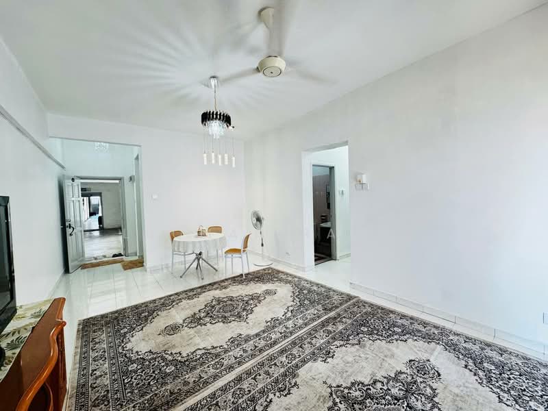Pangsapuri untuk Dijual di Tasik Heights Apartment - Luqman Ramli - Living Room - PropertyGuru.com.my