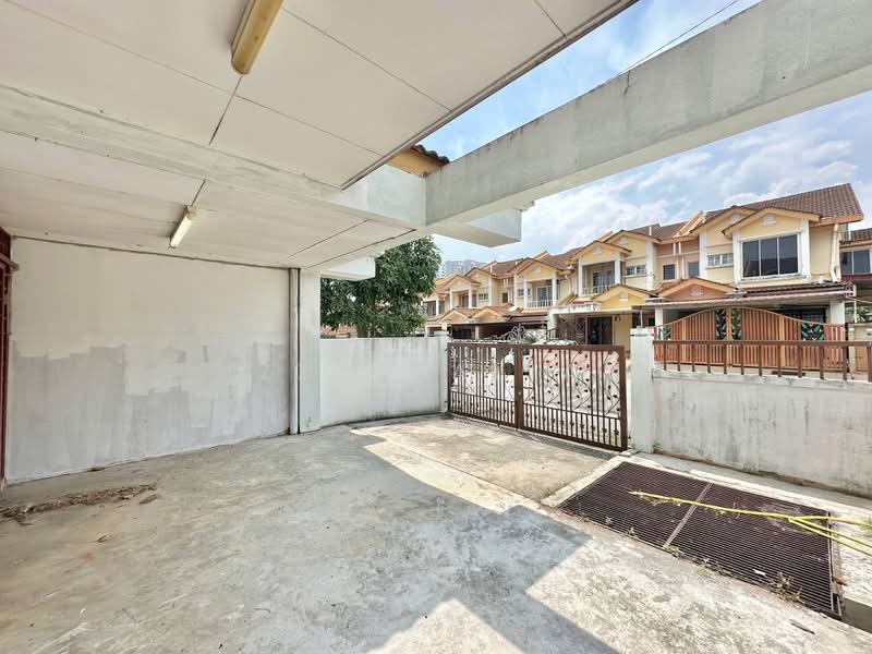 Rumah Teres 2 Tingkat untuk Dijual di Taman Universiti (Bangi) - Izzah Alias - Exterior - PropertyGuru.com.my