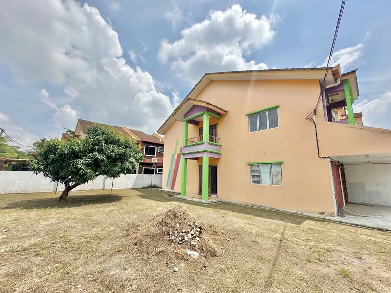 Rumah Teres 2 Tingkat untuk Dijual di Taman Universiti (Bangi) - Izzah Alias - Exterior - PropertyGuru.com.my