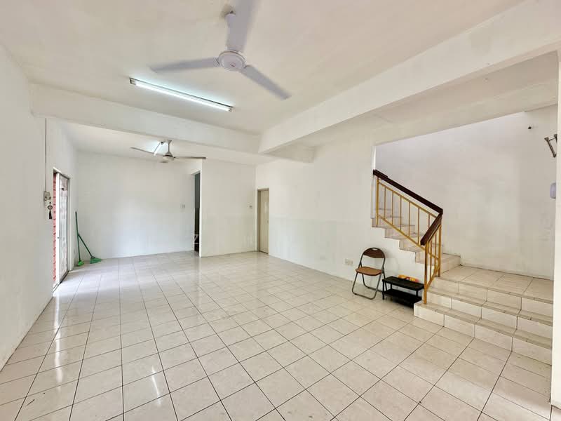 Rumah Teres 2 Tingkat untuk Dijual di Taman Universiti (Bangi) - Izzah Alias - Living Room - PropertyGuru.com.my