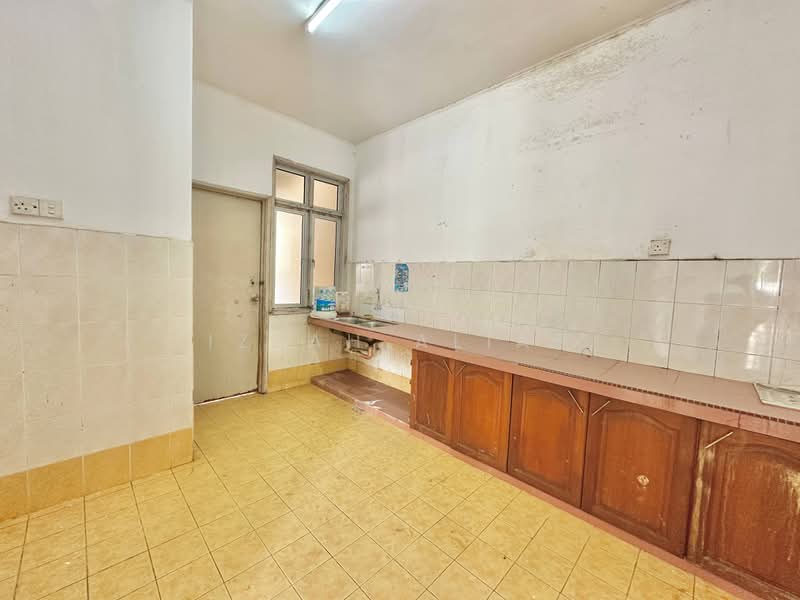 Rumah Teres 2 Tingkat untuk Dijual di Taman Universiti (Bangi) - Izzah Alias - Kitchen - PropertyGuru.com.my