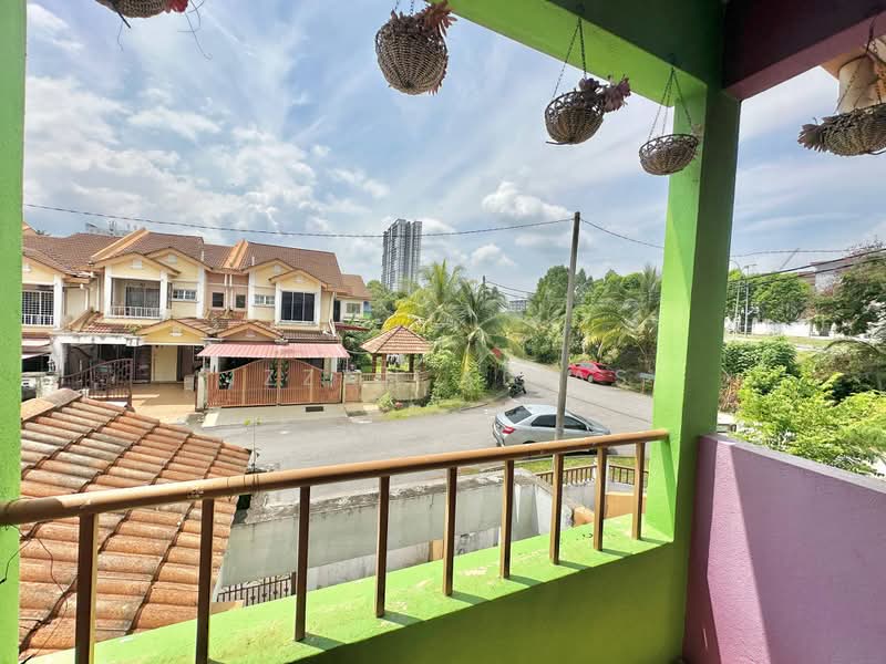 Rumah Teres 2 Tingkat untuk Dijual di Taman Universiti (Bangi) - Izzah Alias - Exterior - PropertyGuru.com.my