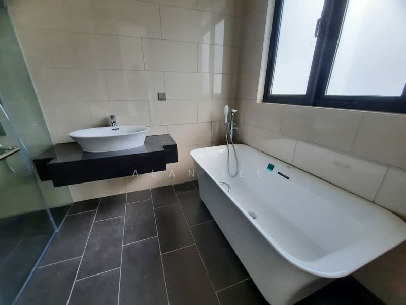 Rumah Bandar untuk Dijual di Seri Kembangan (Selangor) - Alan Lee - Bathroom - PropertyGuru.com.my