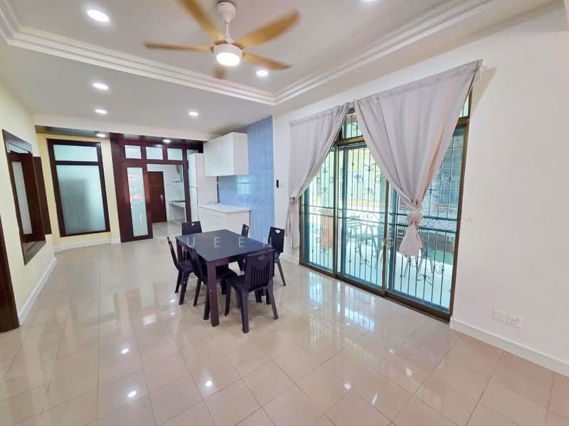 Rumah Berkembar untuk Dijual di Taman Impian Emas (Skudai) - Queenie Ng - Living Room - PropertyGuru.com.my