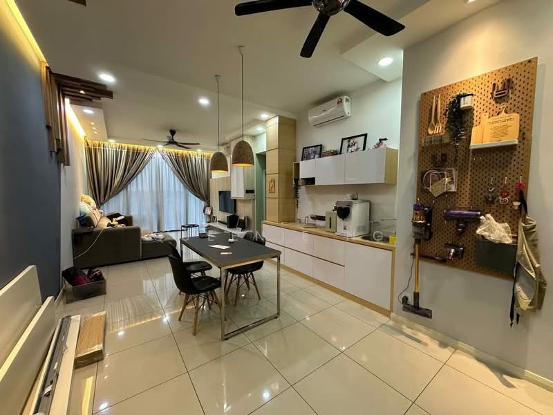 Kondominium untuk Dijual di The WaterEdge (Pinggiran Air) - Queenie Ng - Living Room - PropertyGuru.com.my