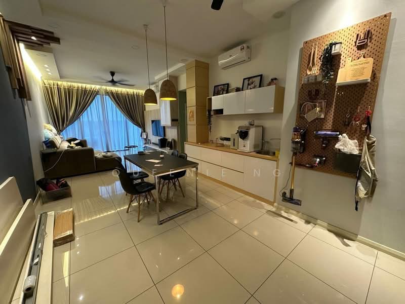 Kondominium untuk Dijual di The WaterEdge (Pinggiran Air) - Queenie Ng - Living Room - PropertyGuru.com.my