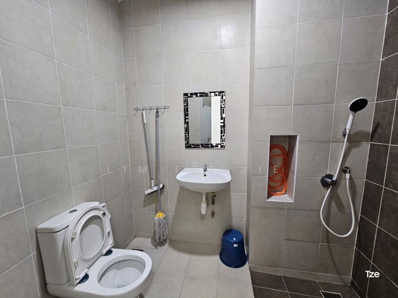 Kondominium untuk Disewa di PARC Regency (Residensi Masai) - Lim Tze Jie - Bathroom - PropertyGuru.com.my