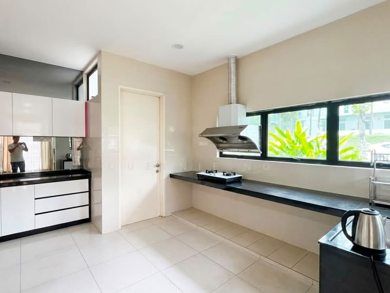 2-storey Terraced House for Sale in Taman Mount Austin (Tebrau) - Queenie Ng - Kitchen - PropertyGuru.com.my