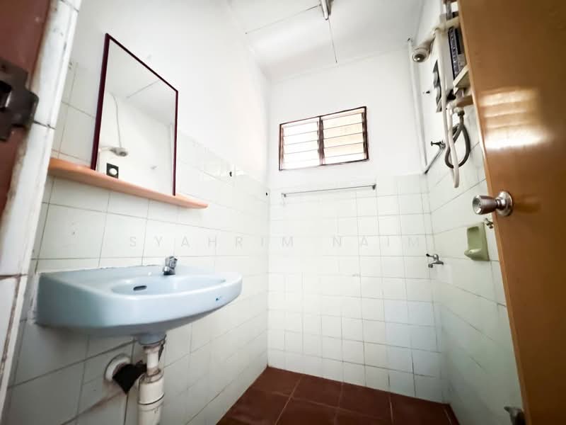 1-storey Terraced House for Sale in Bandar Sunway (Sunway) - Syahrim Naim - Bathroom - PropertyGuru.com.my
