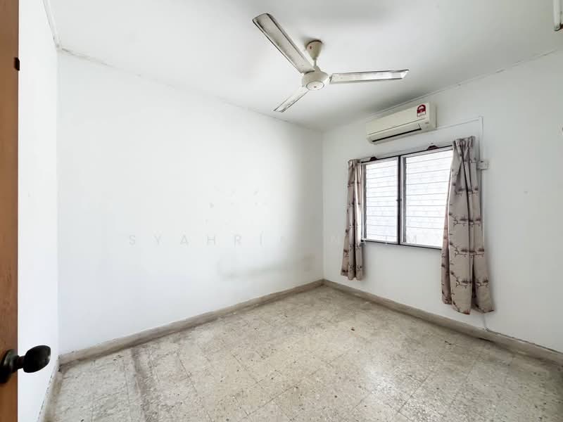 1-storey Terraced House for Sale in Bandar Sunway (Sunway) - Syahrim Naim - Bedroom - PropertyGuru.com.my