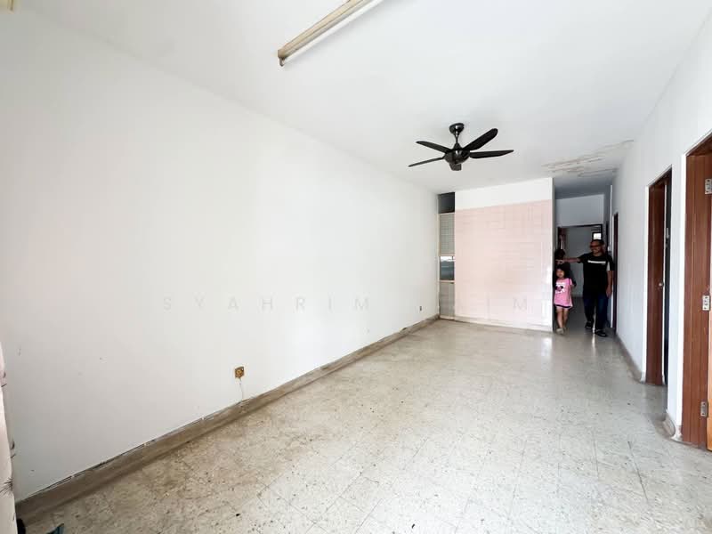 1-storey Terraced House for Sale in Bandar Sunway (Sunway) - Syahrim Naim - Living Room - PropertyGuru.com.my