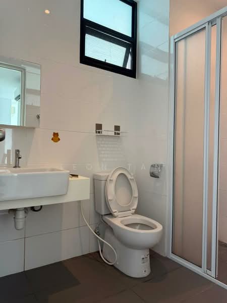 Kondominium untuk Disewa di Royal Richmond Gold - Leon Tan - Bathroom - PropertyGuru.com.my