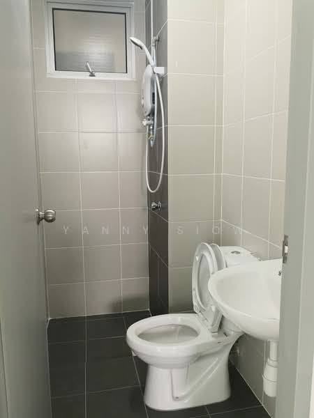 Pangsapuri untuk Disewa di Residensi Vista Wirajaya - Yanny Siow - Bathroom - PropertyGuru.com.my