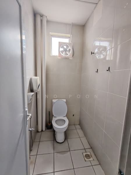 Kedai / Pejabat untuk Disewa di Kuchai Lama (Kuala Lumpur) - Jeno Poon - Bathroom - PropertyGuru.com.my