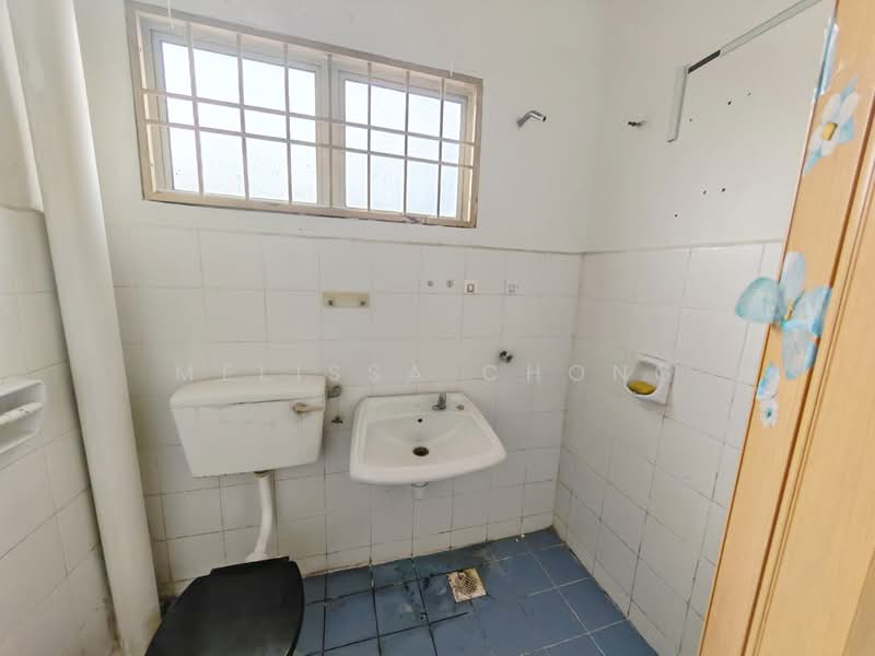 Rumah Teres 2-Tingkat untuk Dijual di Bandar Putra Permai (Seri Kembangan) - Melissa Chong - Bathroom - PropertyGuru.com.my