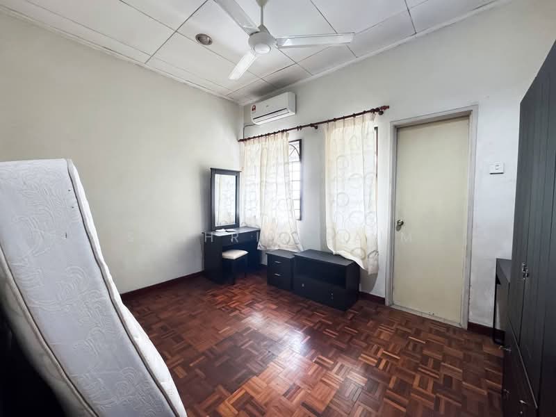 Rumah Teres 2-Tingkat untuk Dijual di Usj 22 (Subang Jaya) - Syahrim Naim - Bedroom - PropertyGuru.com.my