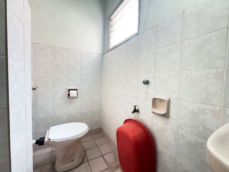 Rumah Teres 2-Tingkat untuk Dijual di Usj 22 (Subang Jaya) - Syahrim Naim - Bathroom - PropertyGuru.com.my
