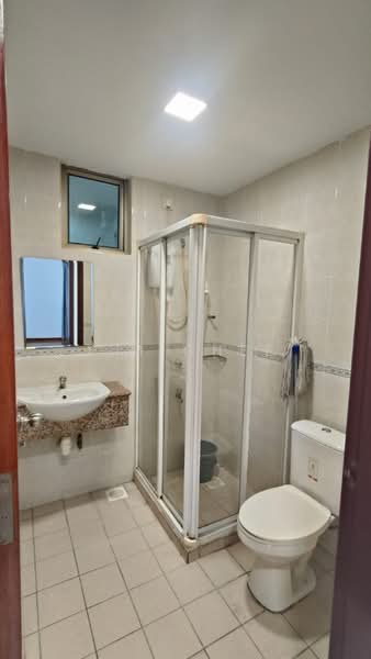 Pangsapuri untuk Dijual di Molek Pine 1 - Jim Chee - Bathroom - PropertyGuru.com.my
