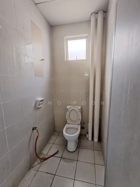 Kedai / Pejabat untuk Disewa di Kuchai Lama (Kuala Lumpur) - Jeno Poon - Bathroom - PropertyGuru.com.my