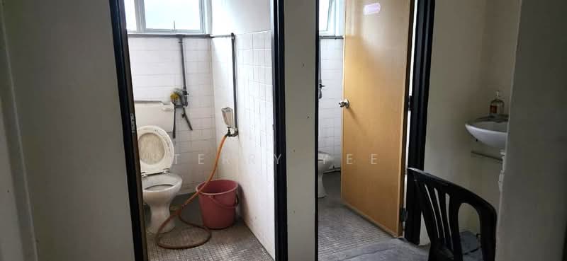 Kedai / Pejabat untuk Dijual di Ampang (Selangor) - Terry Yee - Bathroom - PropertyGuru.com.my