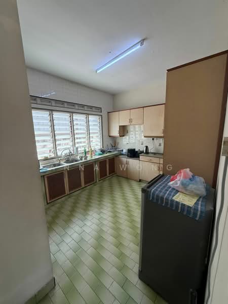 Semi-Detached House for Rent in Taman Stulang Laut (Johor Bahru) - Anna Wong - Kitchen - PropertyGuru.com.my