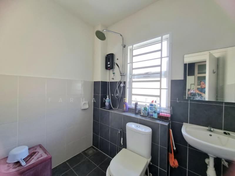 Semi-Detached House for Sale in Shah Alam (Selangor) - Farhan Rafael - Bathroom - PropertyGuru.com.my
