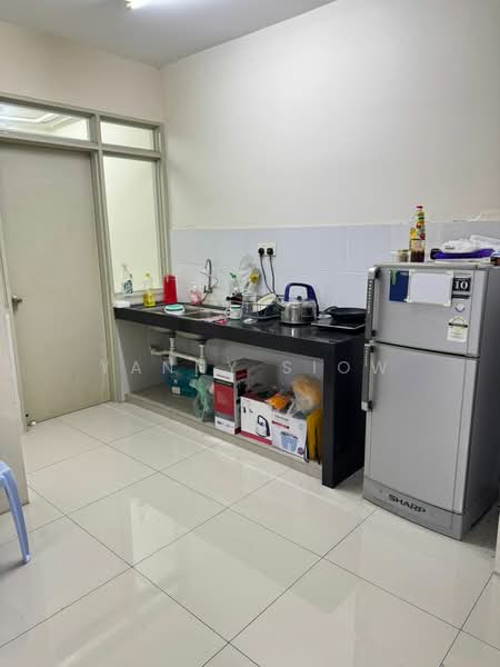 Kondominium untuk Disewa di Platinum Lake PV 16 - Yanny Siow - Kitchen - PropertyGuru.com.my