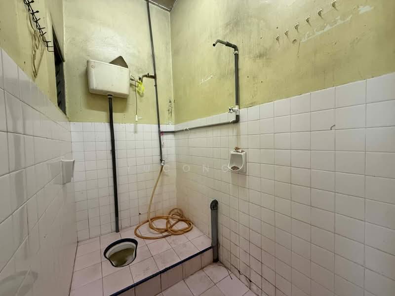 Rumah Teres 1 Tingkat untuk Dijual di Bandar Baru Permas Jaya (Permas Jaya) - Yucong . - Bathroom - PropertyGuru.com.my
