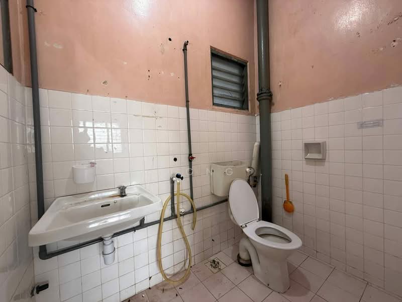 Rumah Teres 1 Tingkat untuk Dijual di Bandar Baru Permas Jaya (Permas Jaya) - Yucong . - Bathroom - PropertyGuru.com.my