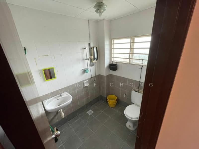 Rumah Teres 3 Tingkat untuk Dijual di Pekan Batu 9 (Cheras) - Kweenie Chong - Bathroom - PropertyGuru.com.my