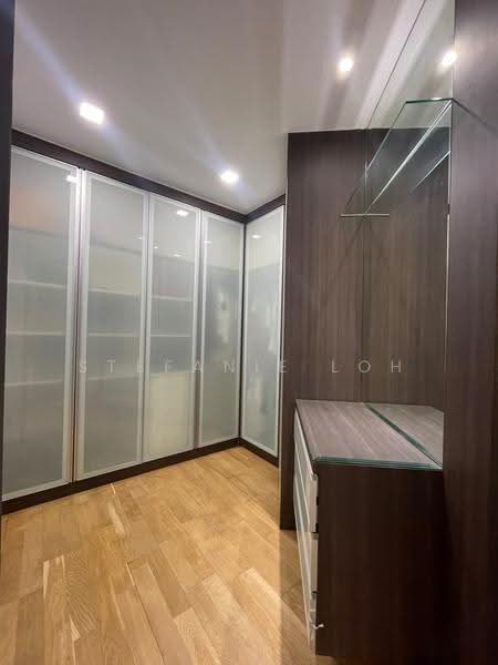 Kediaman Servis untuk Disewa di Marc Residence - Stefanie Loh - Master Bedroom Closet - PropertyGuru.com.my