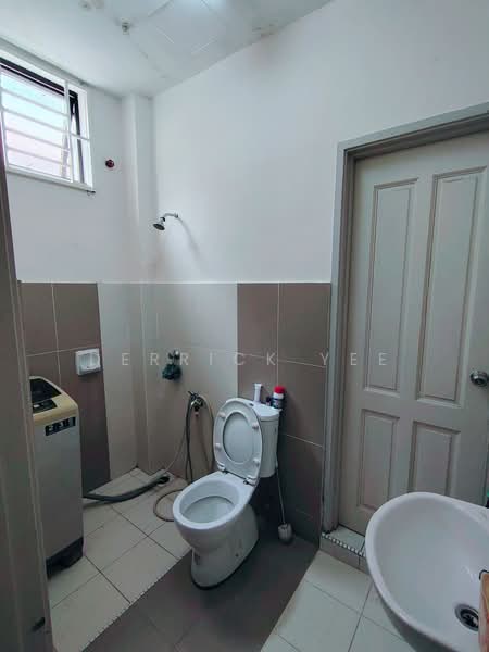 Rumah Berkembar untuk Dijual di Taman Desa Idaman (Durian Tunggal) - Derrick Yee - Bathroom - PropertyGuru.com.my