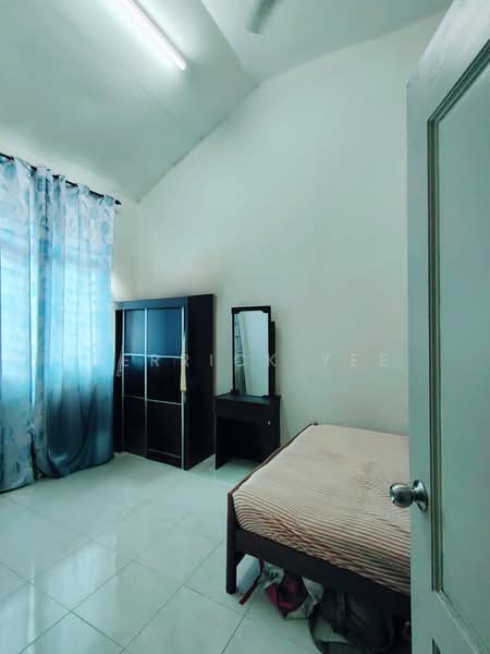 Rumah Berkembar untuk Dijual di Taman Desa Idaman (Durian Tunggal) - Derrick Yee - Bedroom - PropertyGuru.com.my