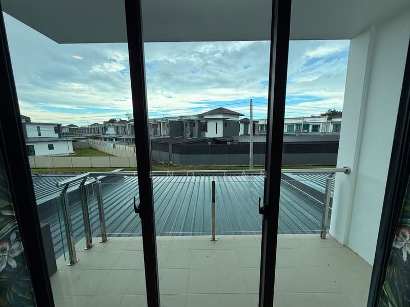 2-storey Terraced House for Rent in Kuching (Sarawak) - Jeno Tan - Balcony - PropertyGuru.com.my